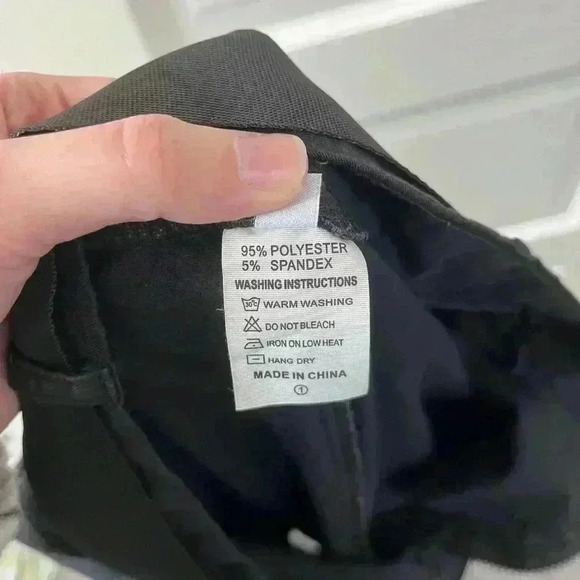 Cargo‎ style pants with pockets and buckle belt size small in black - Picture 3 of 8